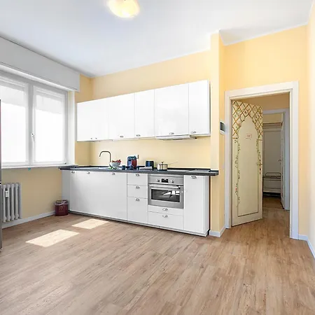 아파트 Strixia 50m From - Happy