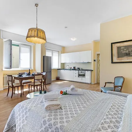 아파트 Strixia 50m From - Happy