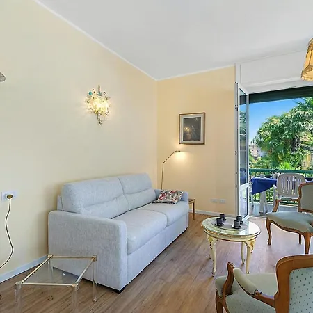 Apartament Strixia 50m From - Happy Stresa