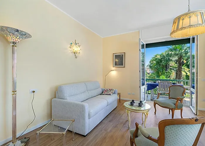Apartament Strixia 50m From - Happy Stresa