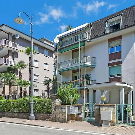 Apartment Strixia 50m From - Happy